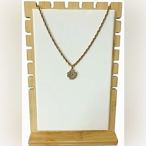 Chanel Camellia necklace include box and dust